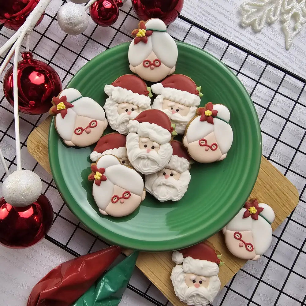 Cookie Cutter (Mini) STL - Mrs. Claus 2’’ - Cookie Cutter STL Files